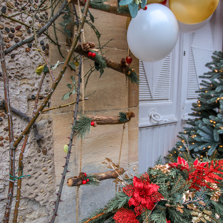 Escada de Madeira 36cm x 1,55m com Azevinhos Natal