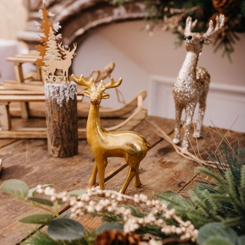 Rena de resina Dourada 16x8cm