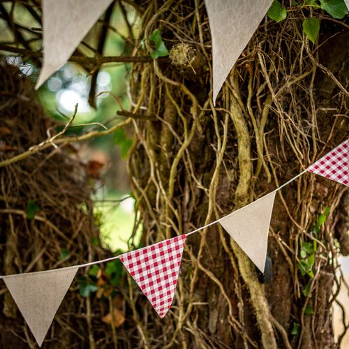 Bandeira Triangular 2m Efeito Linho Vichy Vermelho